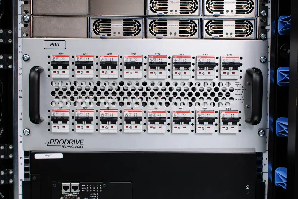 acta_6pu-blade_cabinet-1448 (1).webp